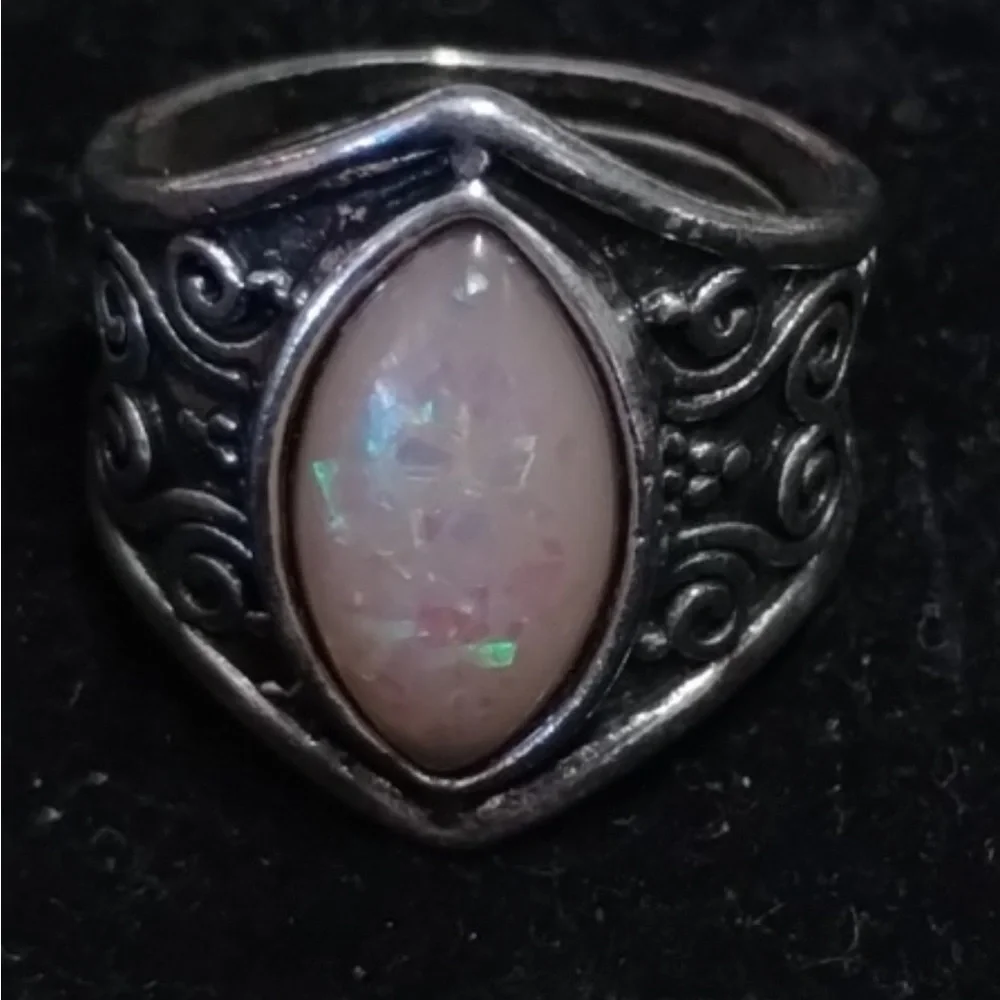 Elegant Silver Pink Ring - Picture 1 of 3
